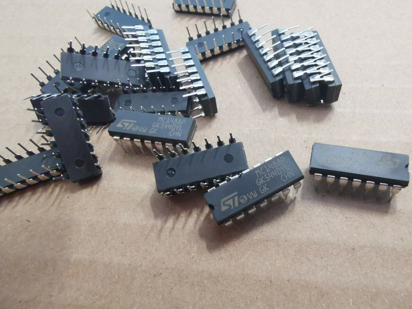 23pcs  MC1488N RS232 Line Driver 4 Drivers 7.5V 15V