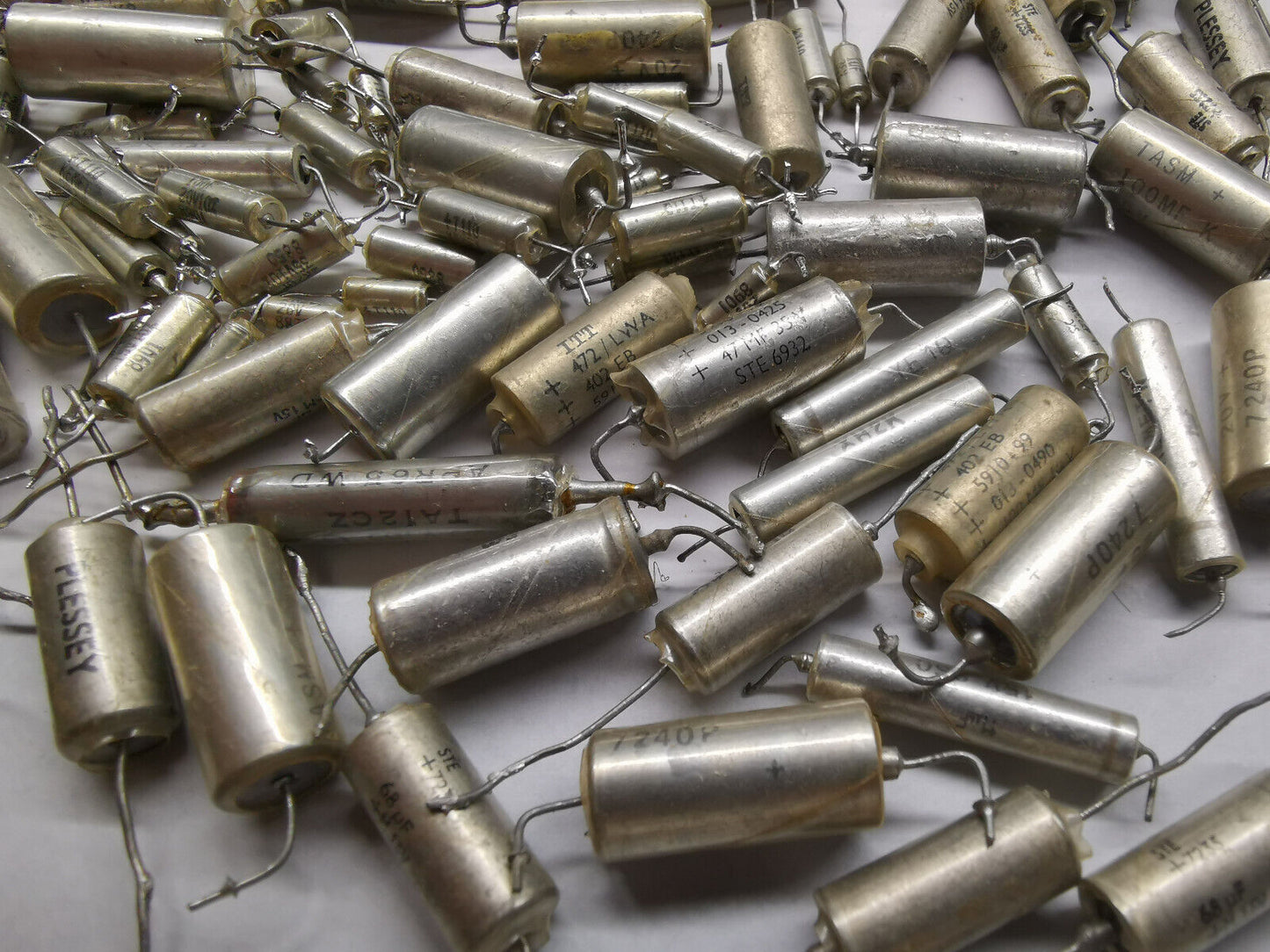 132pcs Solid Tantalum Capacitor Few Values From Military Equipment