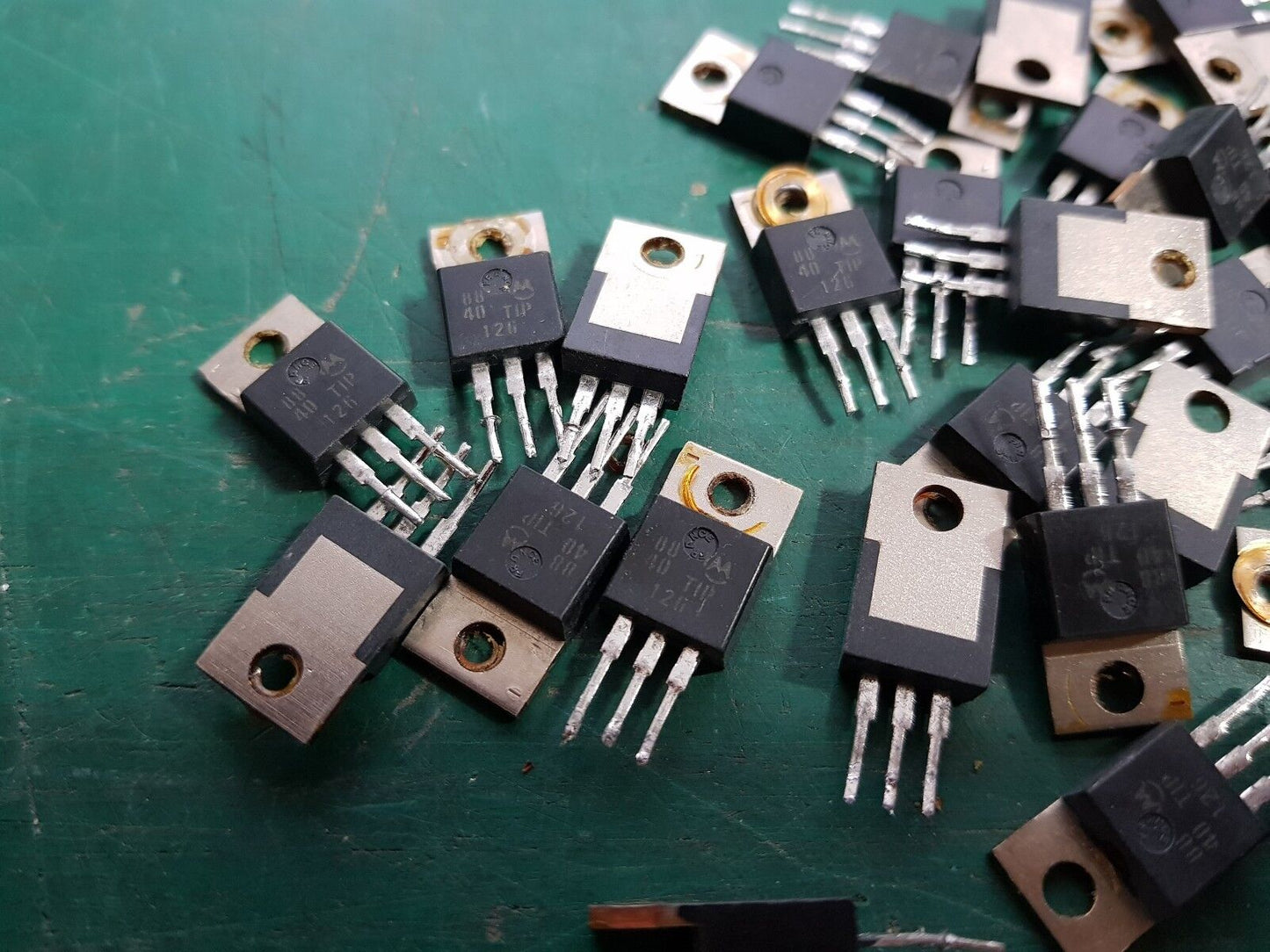TIP126 PNP Darlington Transistor TIP126 Genuine Motorola Tested OK  32pcs