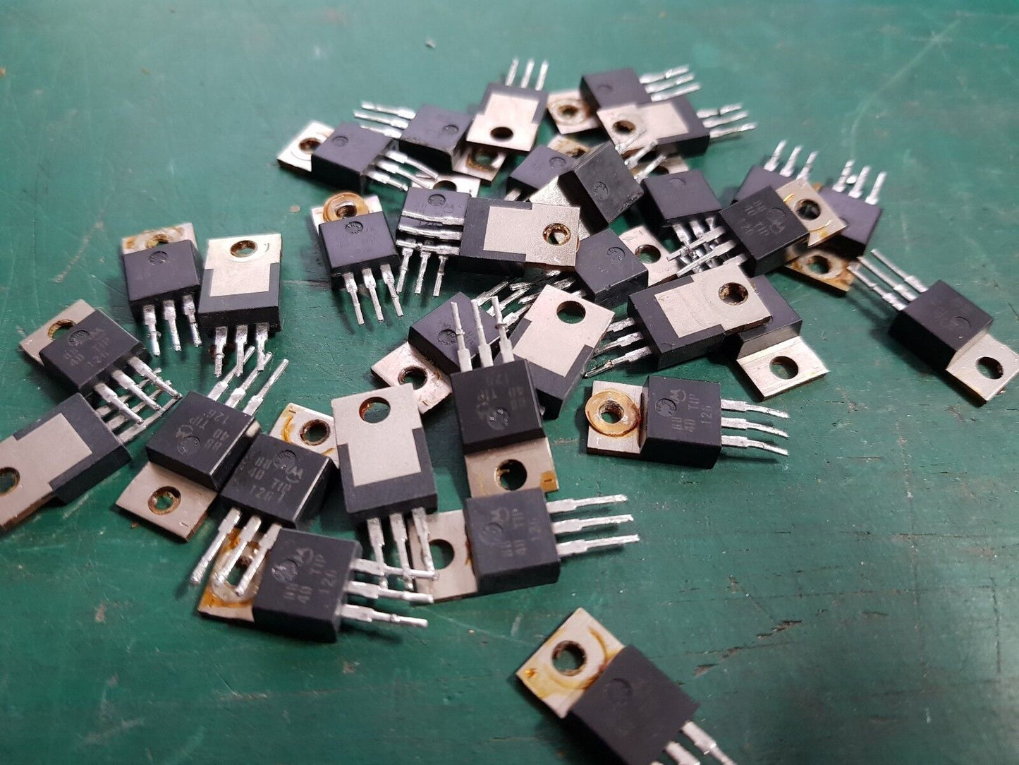 TIP126 PNP Darlington Transistor TIP126 Genuine Motorola Tested OK  32pcs