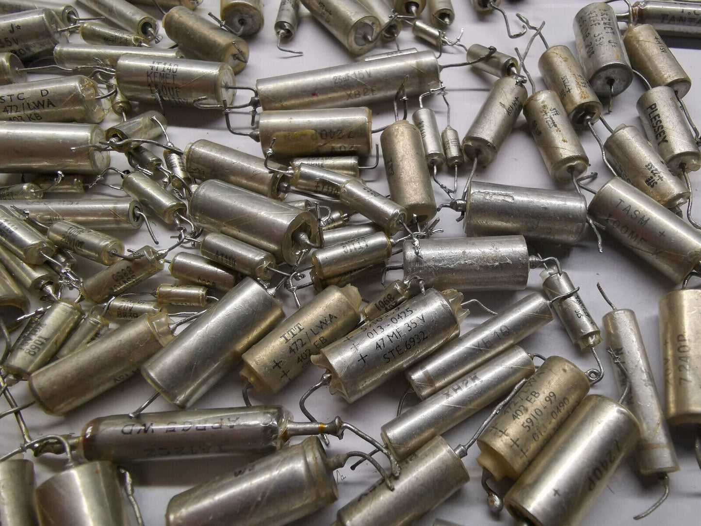 132pcs Solid Tantalum Capacitor Few Values From Military Equipment