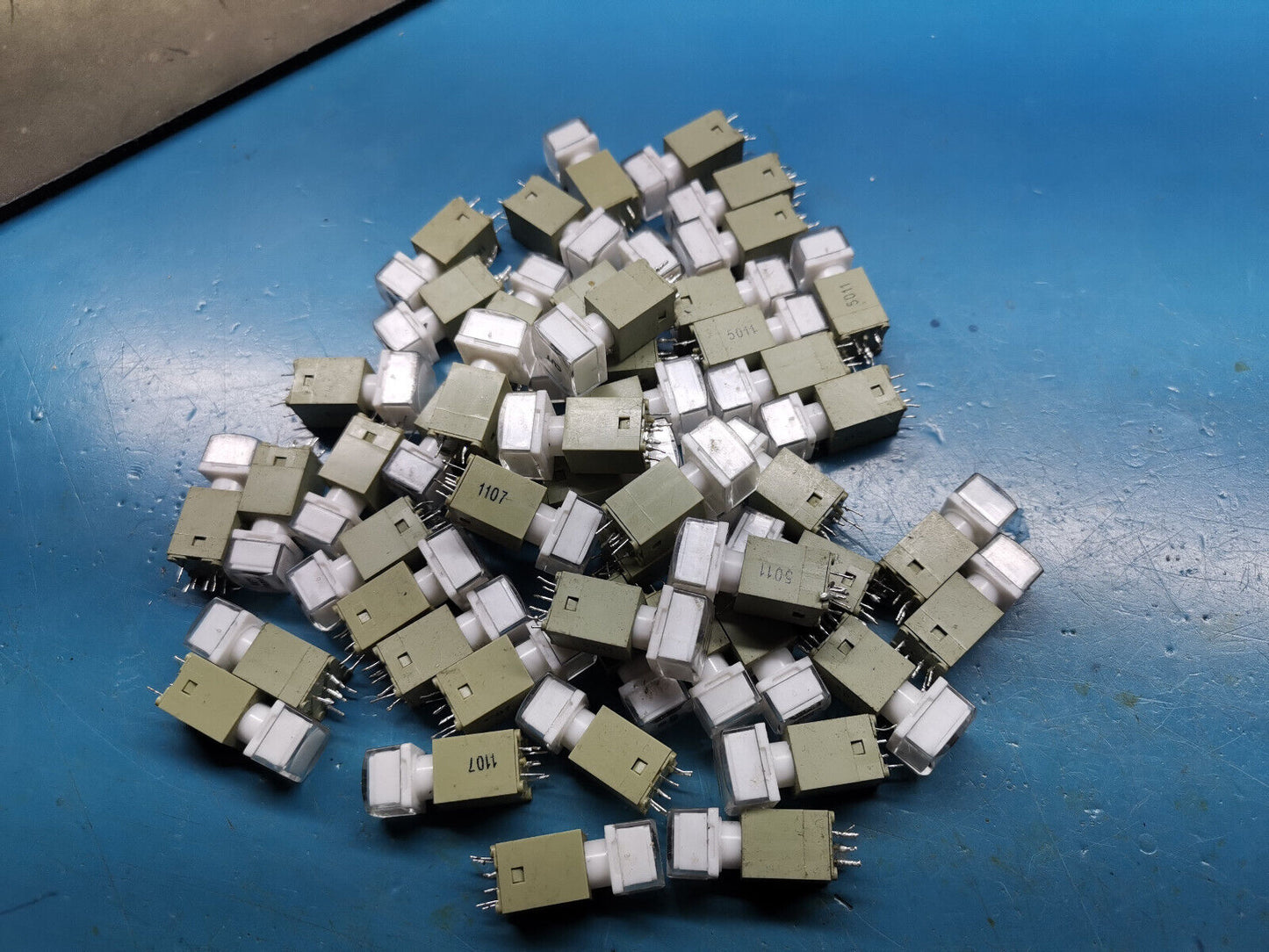 50pcs Illuminated Reed Push Switch Joblot  White , Red And Green LED