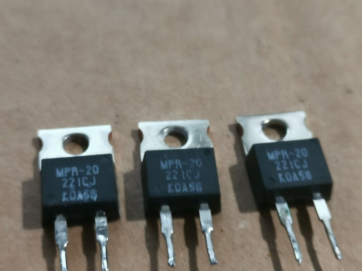 3pcs MPR-20 20W High Power Film Resistor 221CJ 220R  50ppm 5%