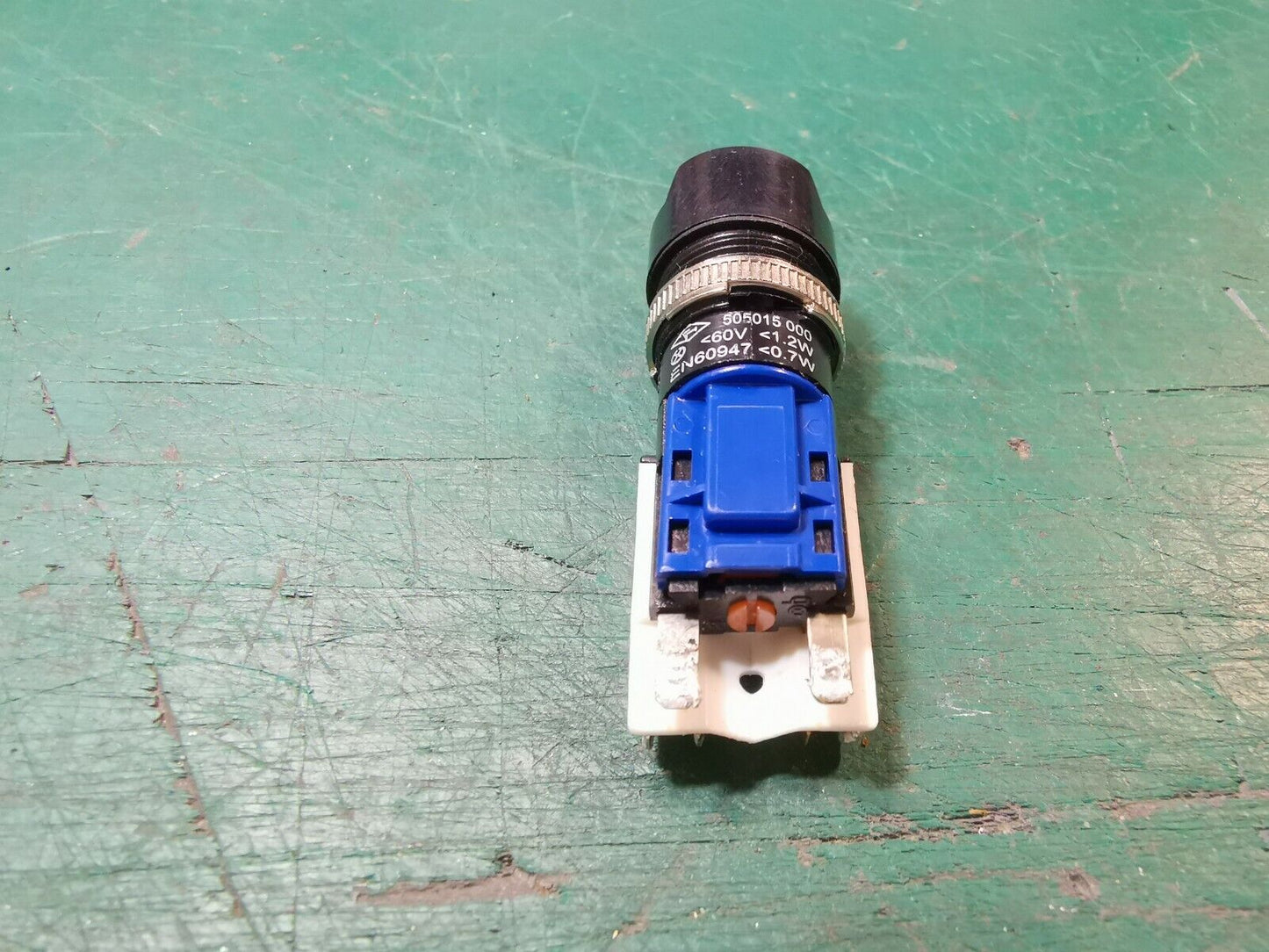 505015-000 Push Button Switch White Illuminated Momentary SPST Panel Mount