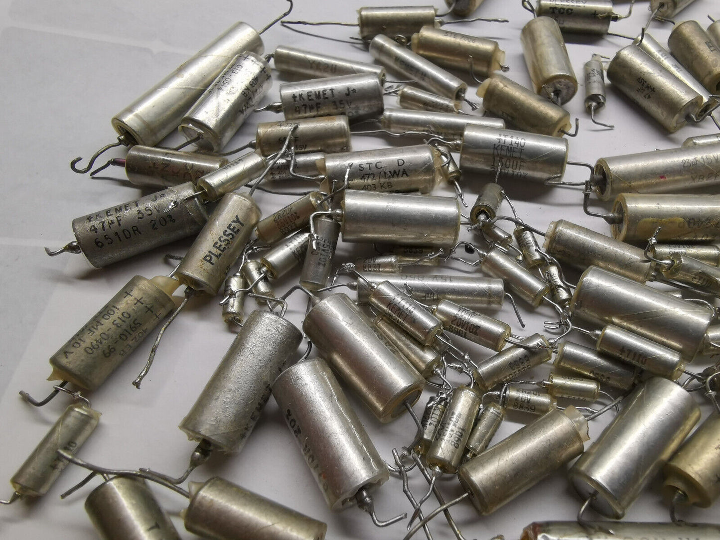 132pcs Solid Tantalum Capacitor Few Values From Military Equipment
