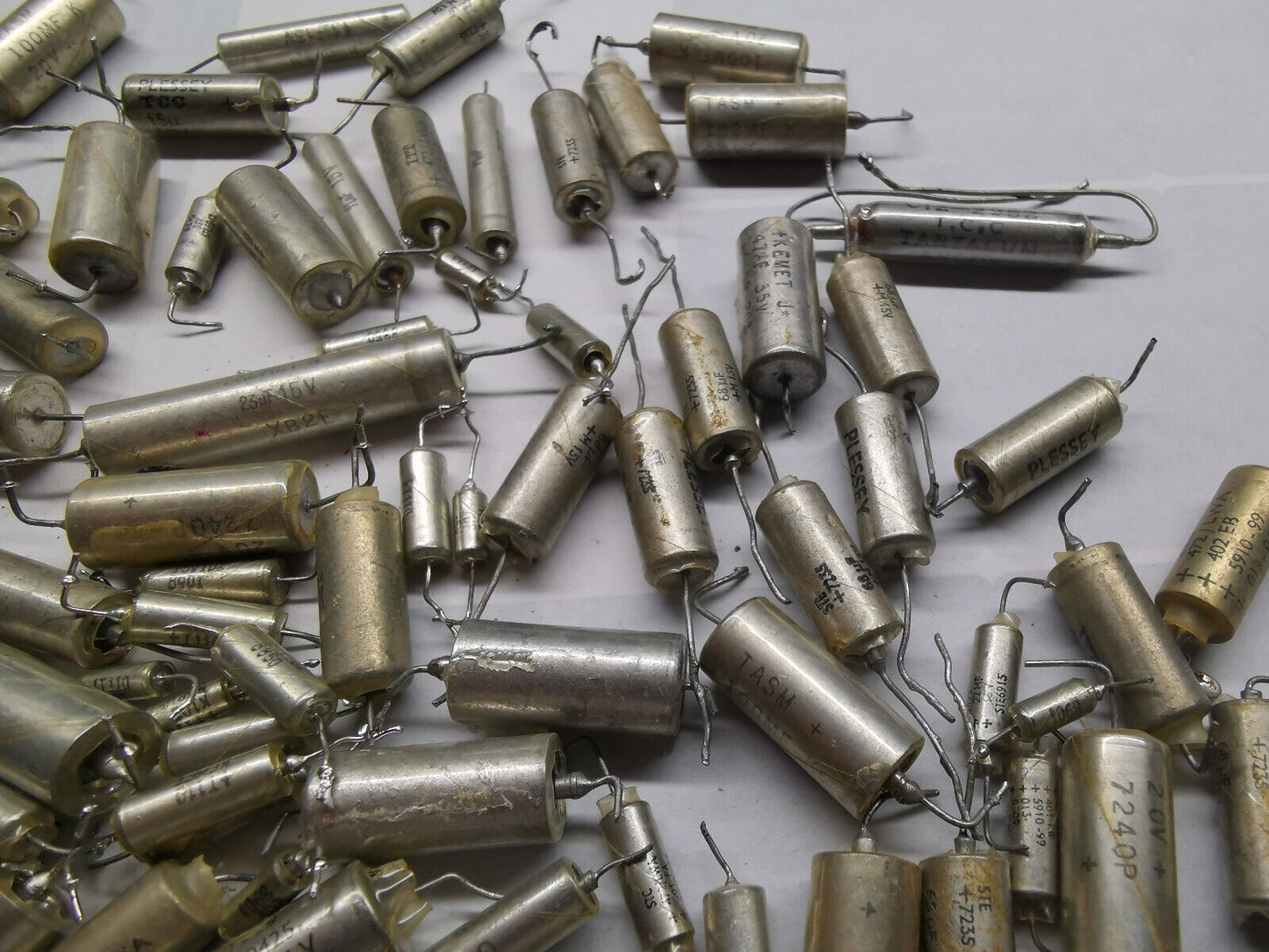 132pcs Solid Tantalum Capacitor Few Values From Military Equipment