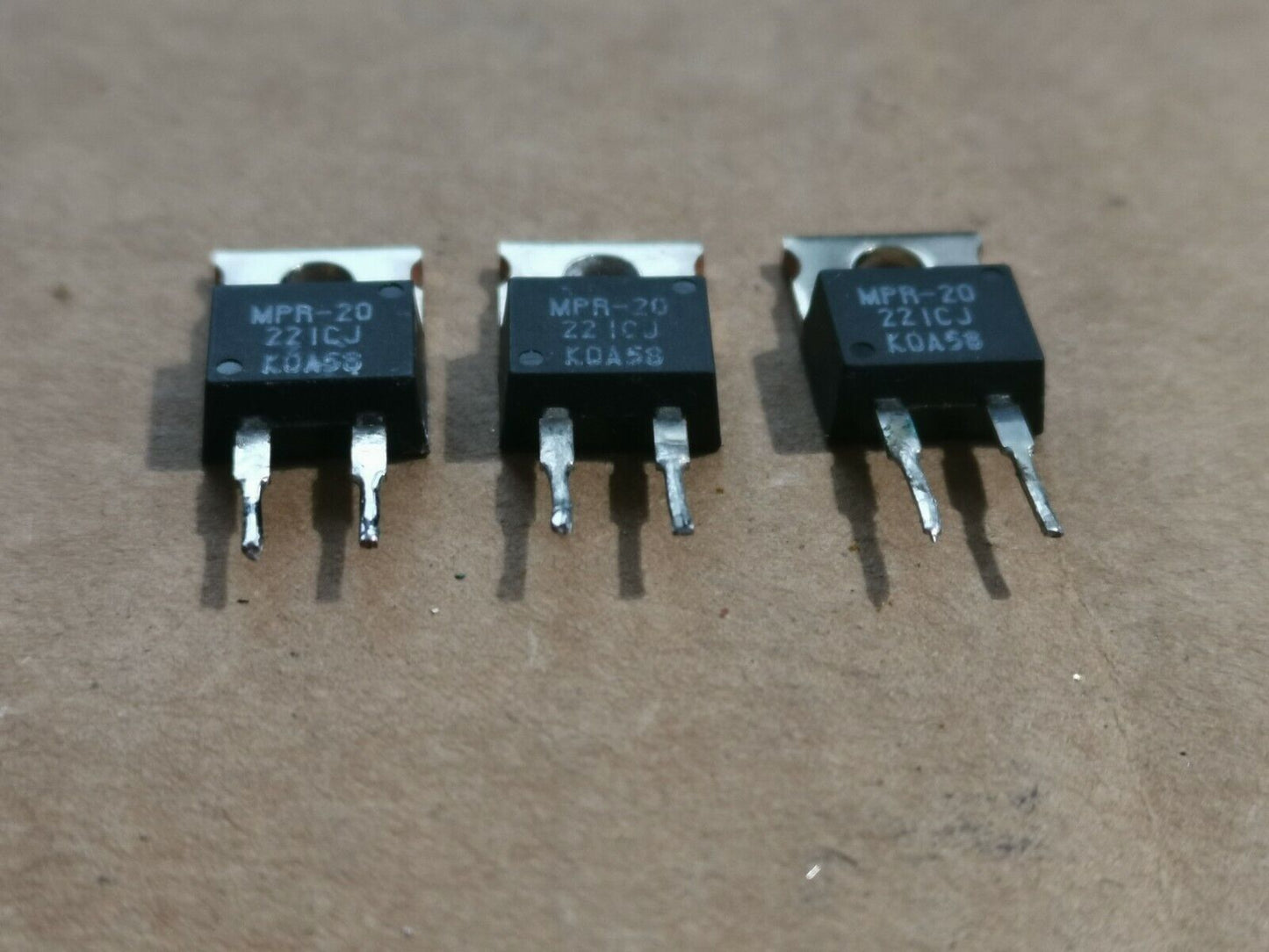 3pcs MPR-20 20W High Power Film Resistor 221CJ 220R  50ppm 5%
