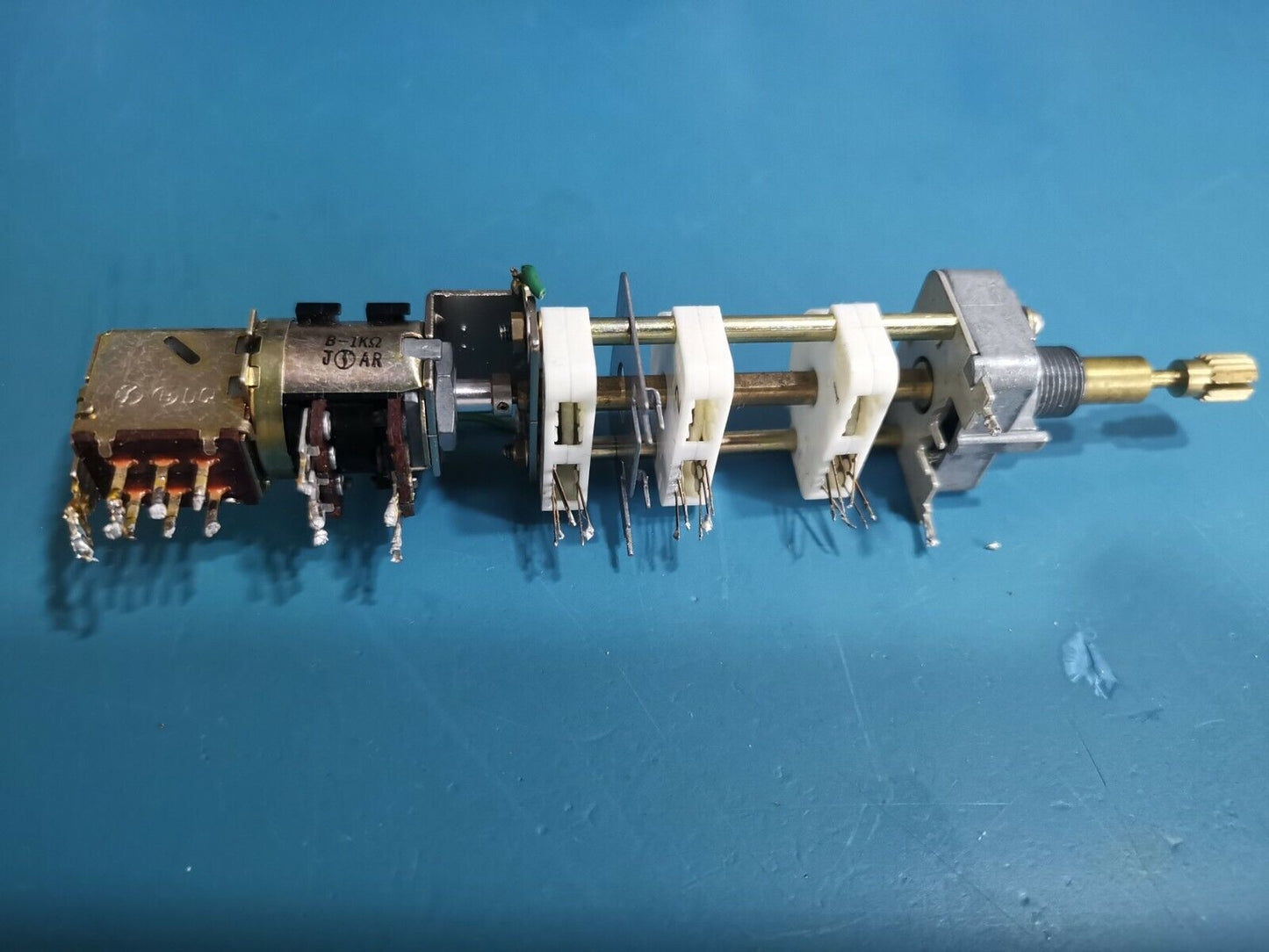 Hitachi V-552 Oscilloscope Volts Division Rotary Switch